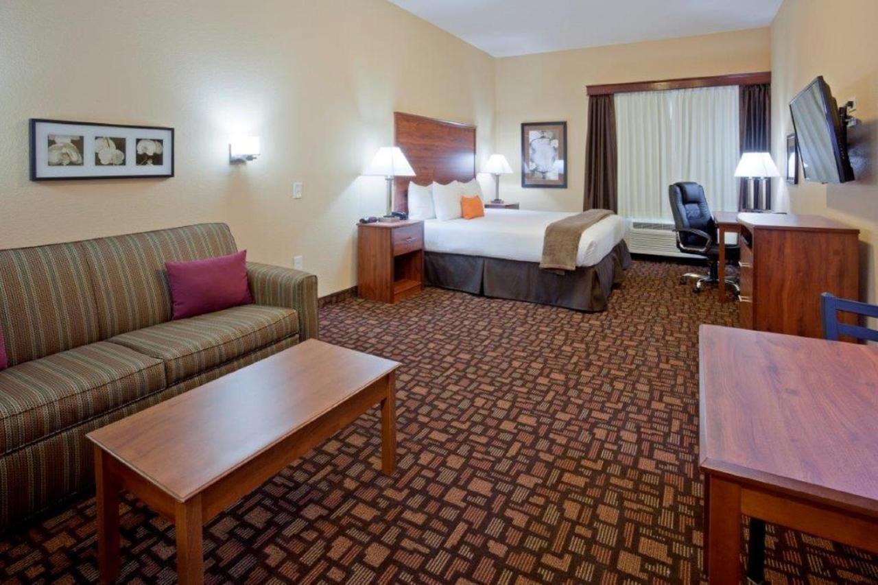 Grand Forks Lodge And Suites Exterior photo